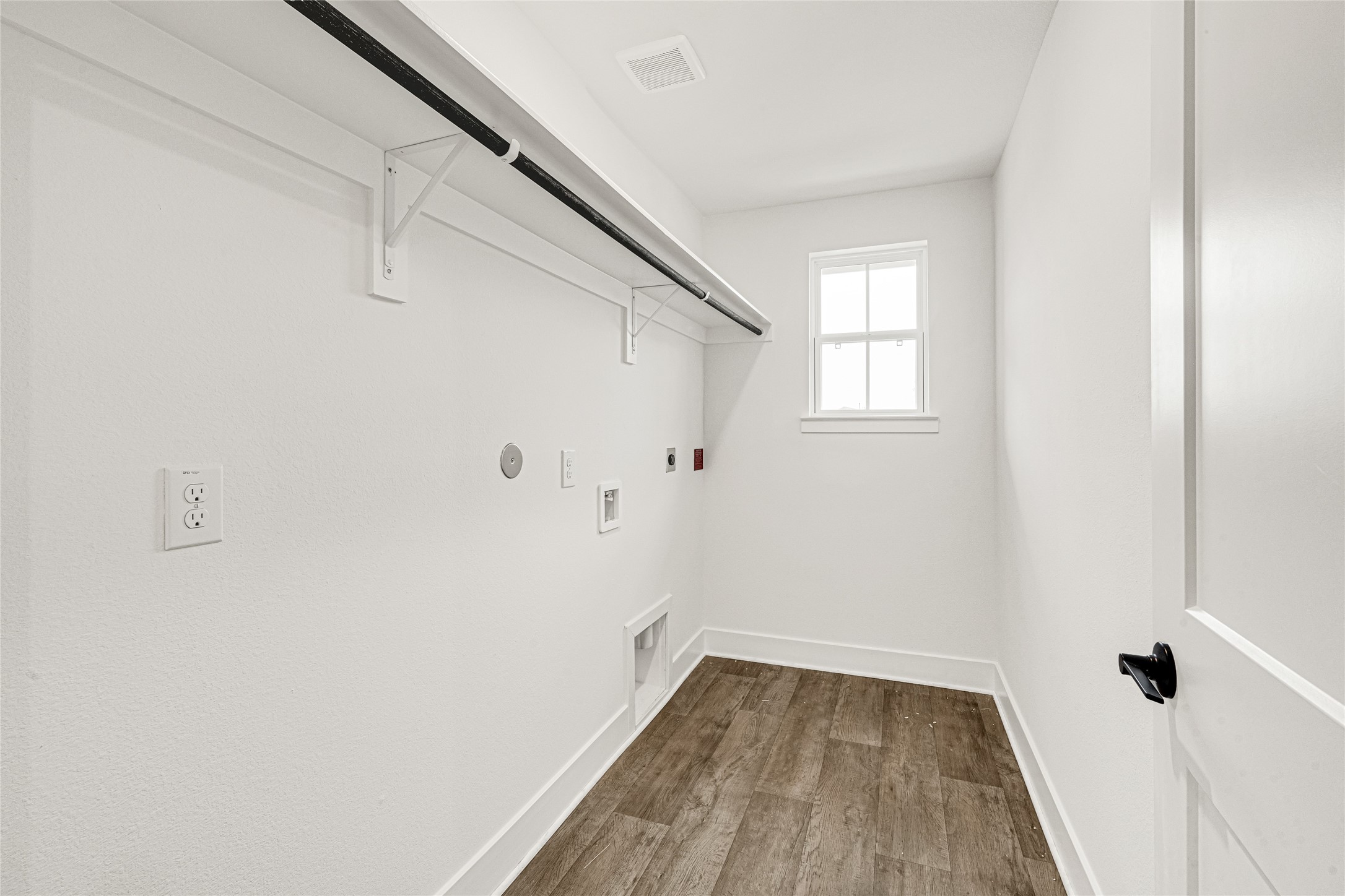 9348 Hard Rock Road Conroe, TX 77303 - Photo 5 of 22 Laundry Room