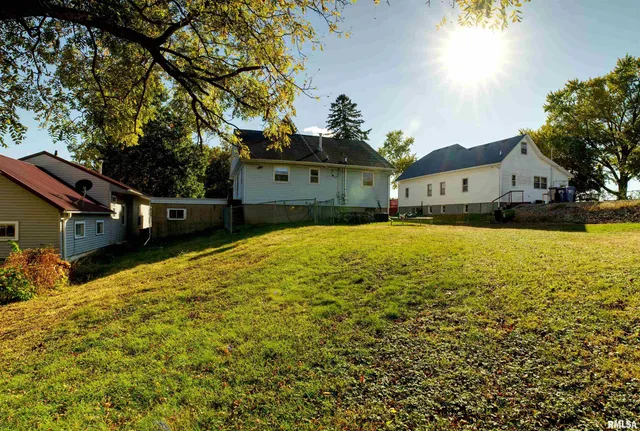 $140,000 | 872 5th Avenue North, Clinton, IA 52732