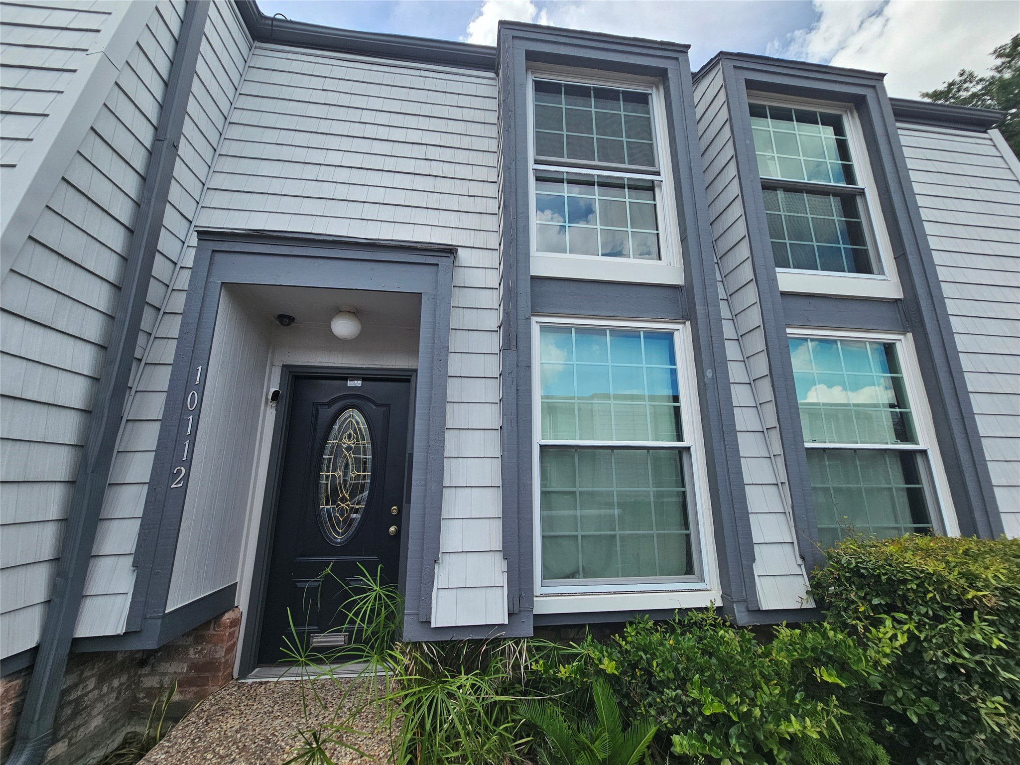 10112 Beekman Pl Drive Houston, TX 77043 - Photo 2 of 32