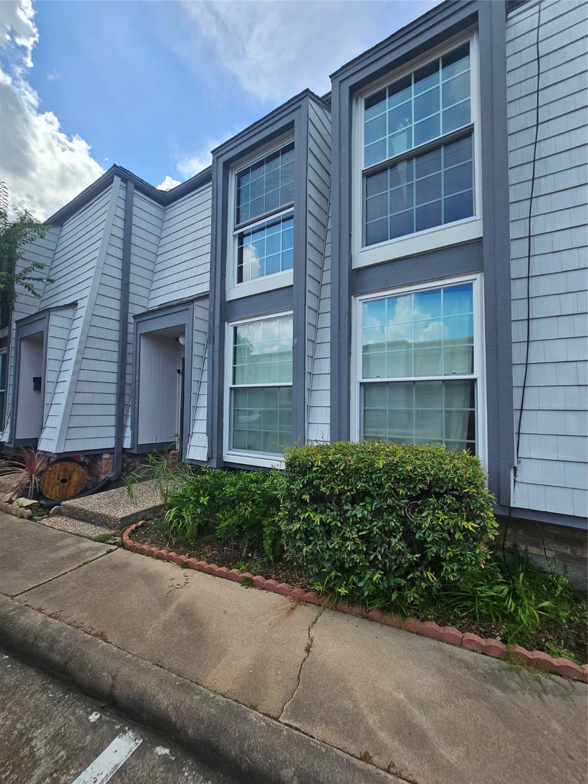 10112 Beekman Pl Drive Houston, TX 77043 - Photo 3 of 32