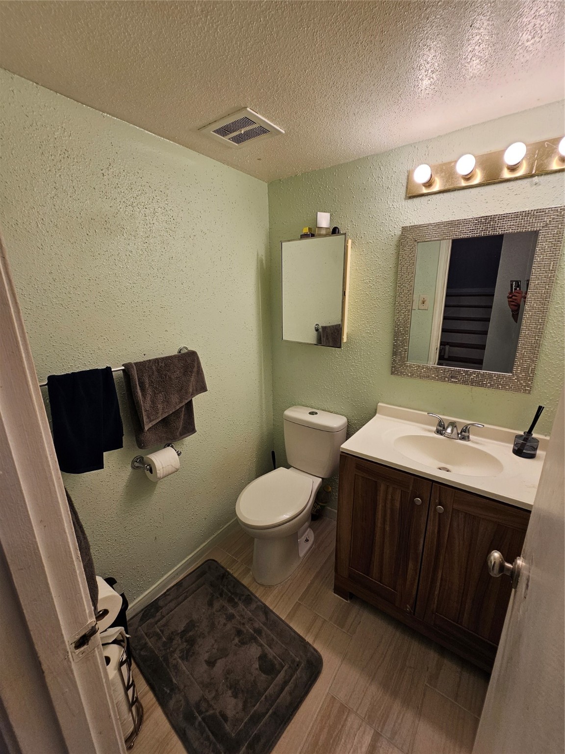 10112 Beekman Pl Drive Houston, TX 77043 - Photo 6 of 32