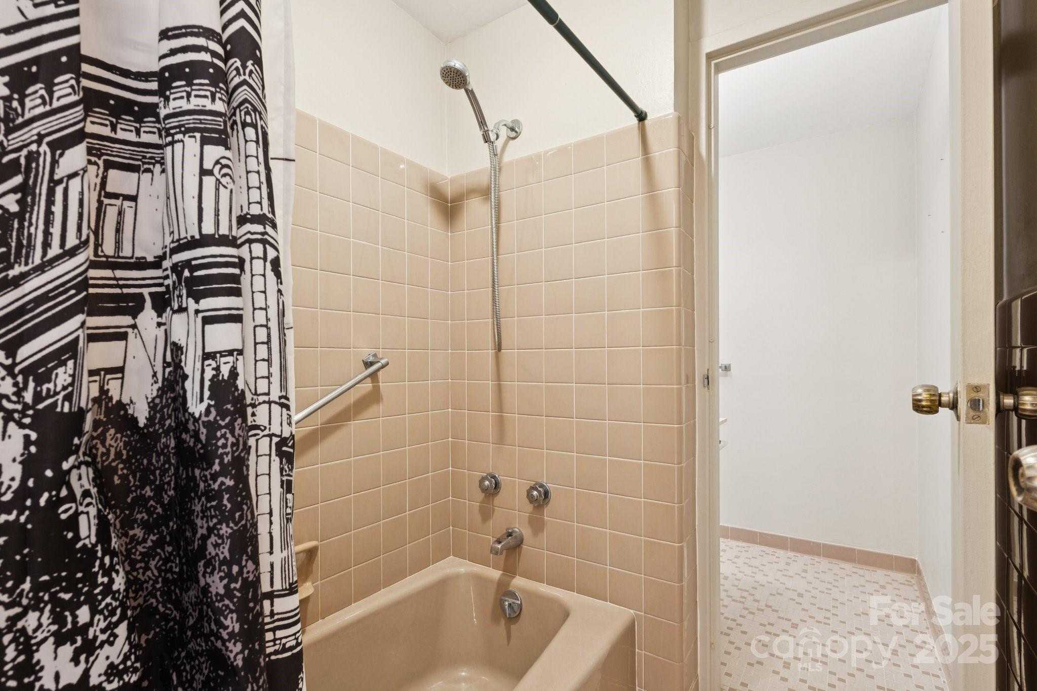 1300 Reece Road, Unit 305 Charlotte, NC 28209 - Photo 12 of 29 Gallery Image 12