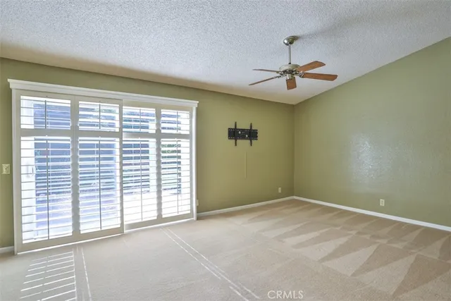a view of empty room with a ceiling fan