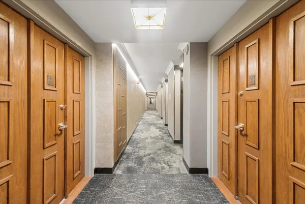 $299,900 | 4170 North Marine Drive, Unit 18D, Chicago, IL 60613