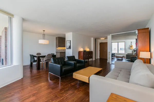 $299,900 | 4170 North Marine Drive, Unit 18D, Chicago, IL 60613