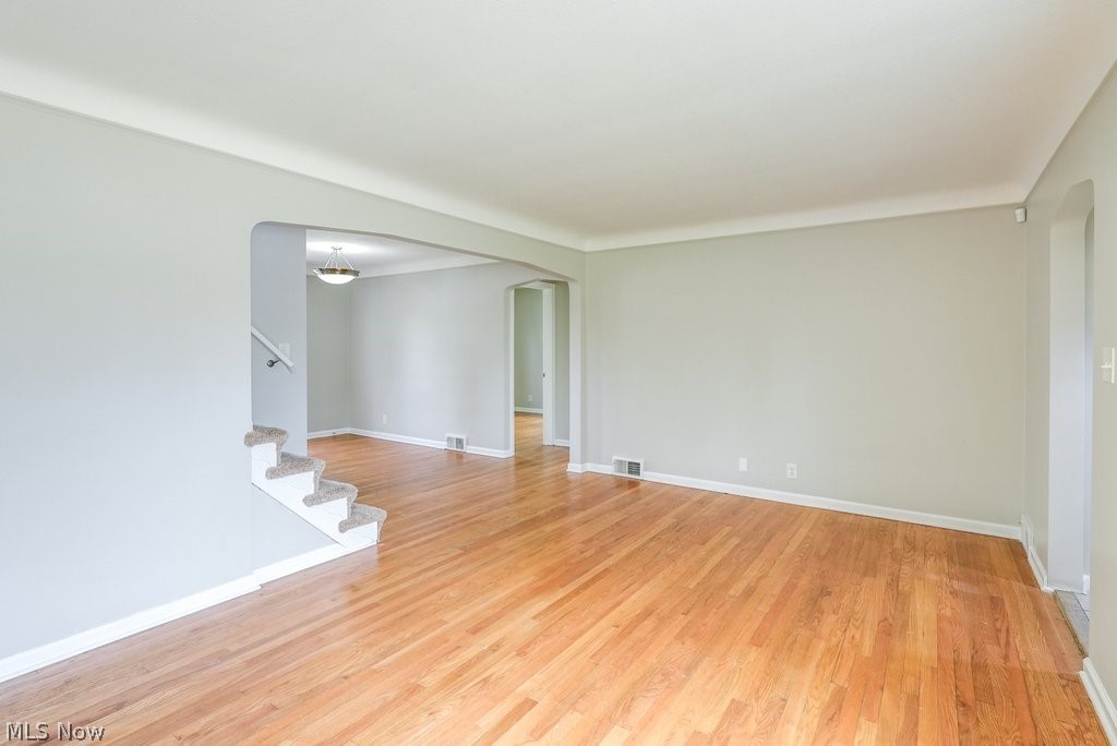 4225 Lambert Road Cleveland, OH 44121 - Photo 5 of 27