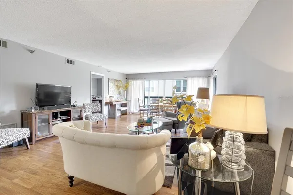$482,000 | 204 Quayside Circle, Unit 201, Maitland, FL 32751