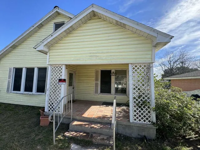 $145,499 | 565 North Jefferson Street, Goliad, TX 77963