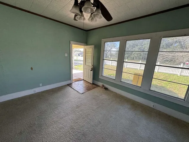 $145,499 | 565 North Jefferson Street, Goliad, TX 77963