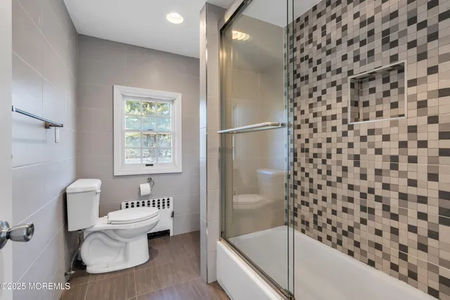 a bathroom with a bathtub and toilet