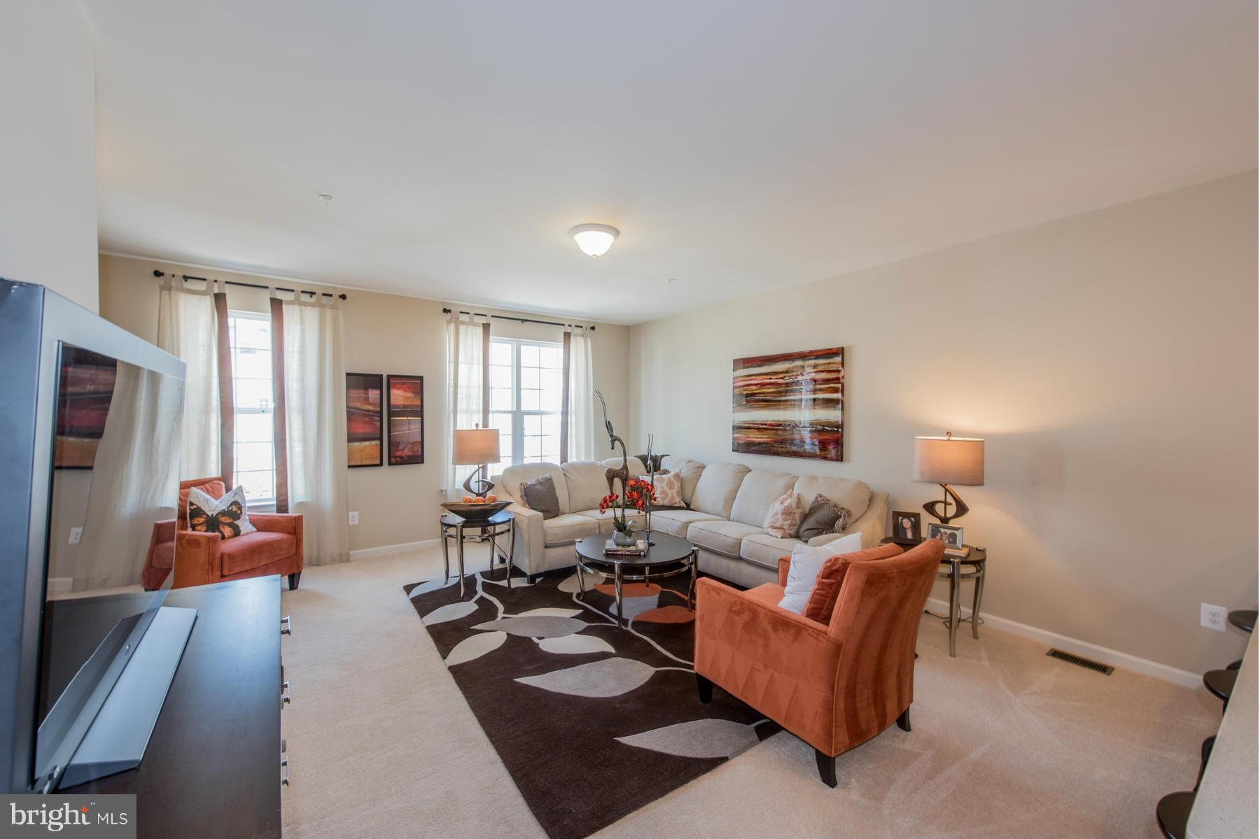 6255 McKay Circle Rosedale, MD 21237 - Photo 2 of 30 Living Room