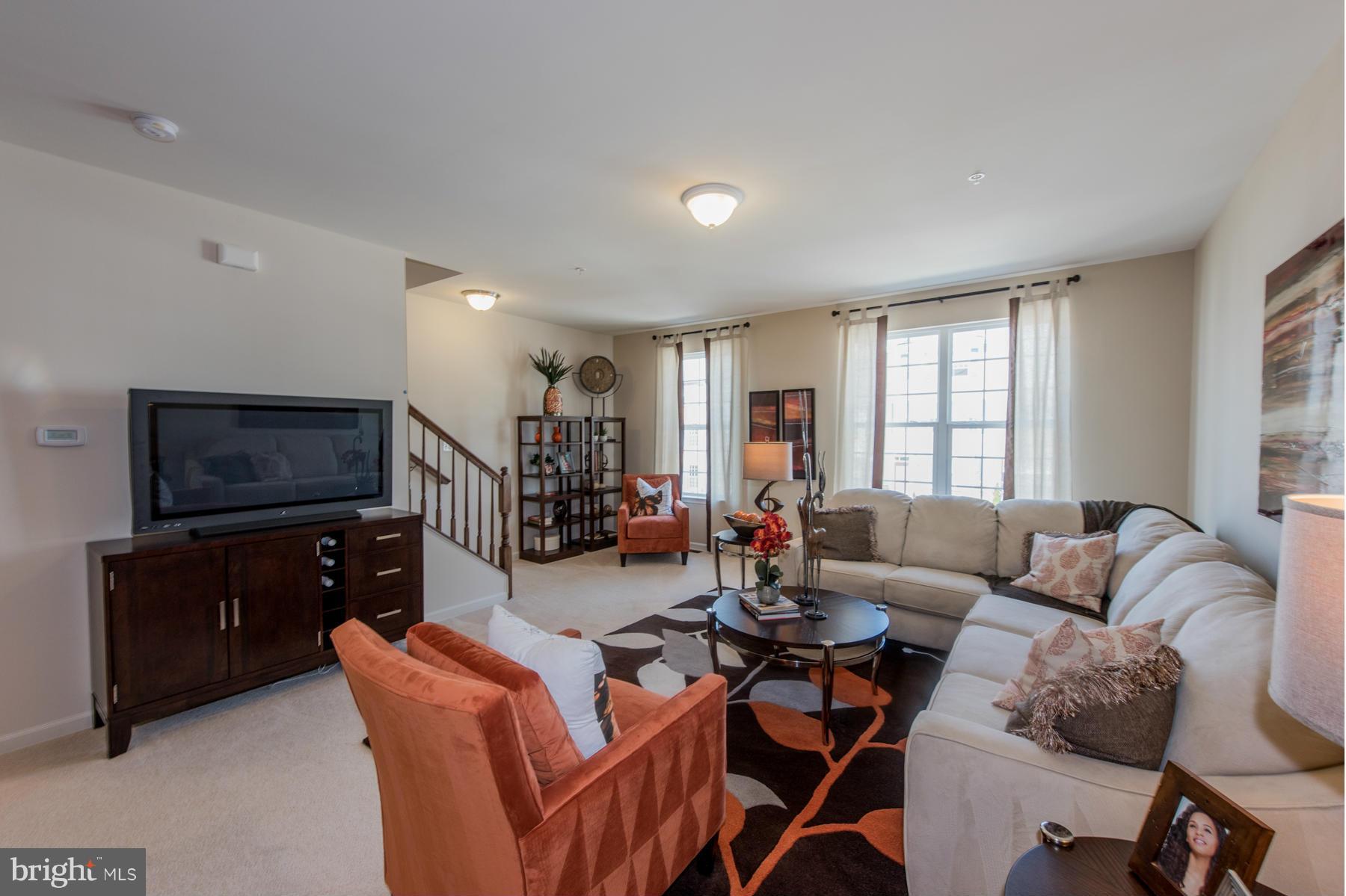 6255 McKay Circle Rosedale, MD 21237 - Photo 3 of 30 Living Room