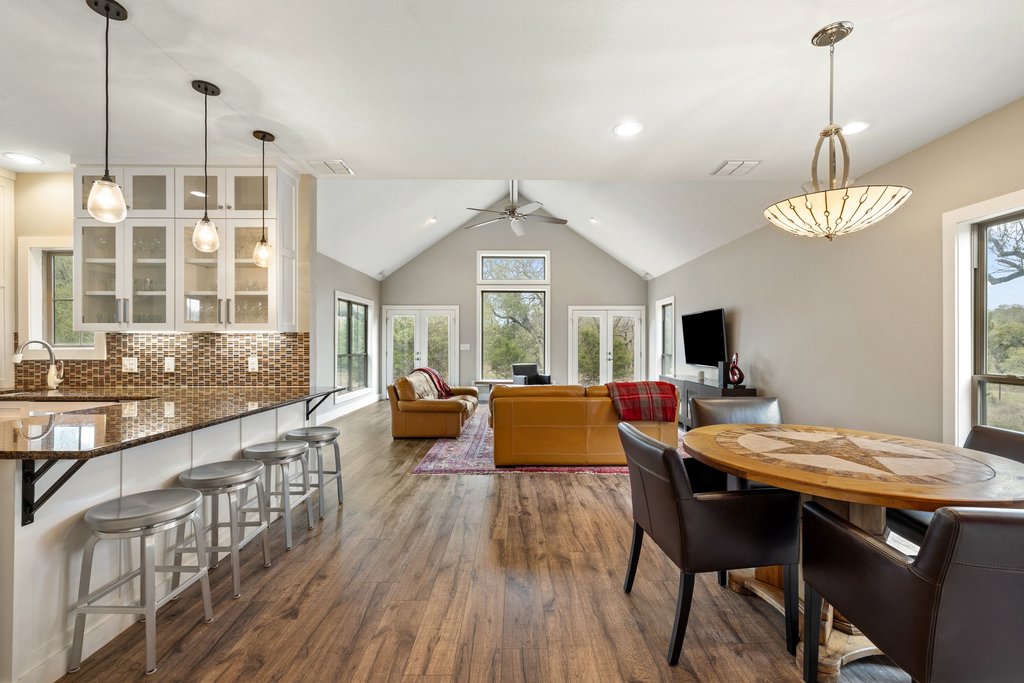 350 Buffalo Spring Road New Braunfels, TX 78132 - Photo 21 of 32 Guest hous kitchen/living