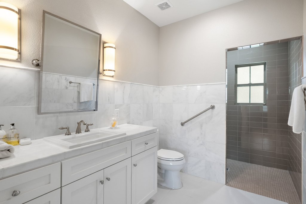 350 Buffalo Spring Road New Braunfels, TX 78132 - Photo 23 of 32 Guest house primary bath