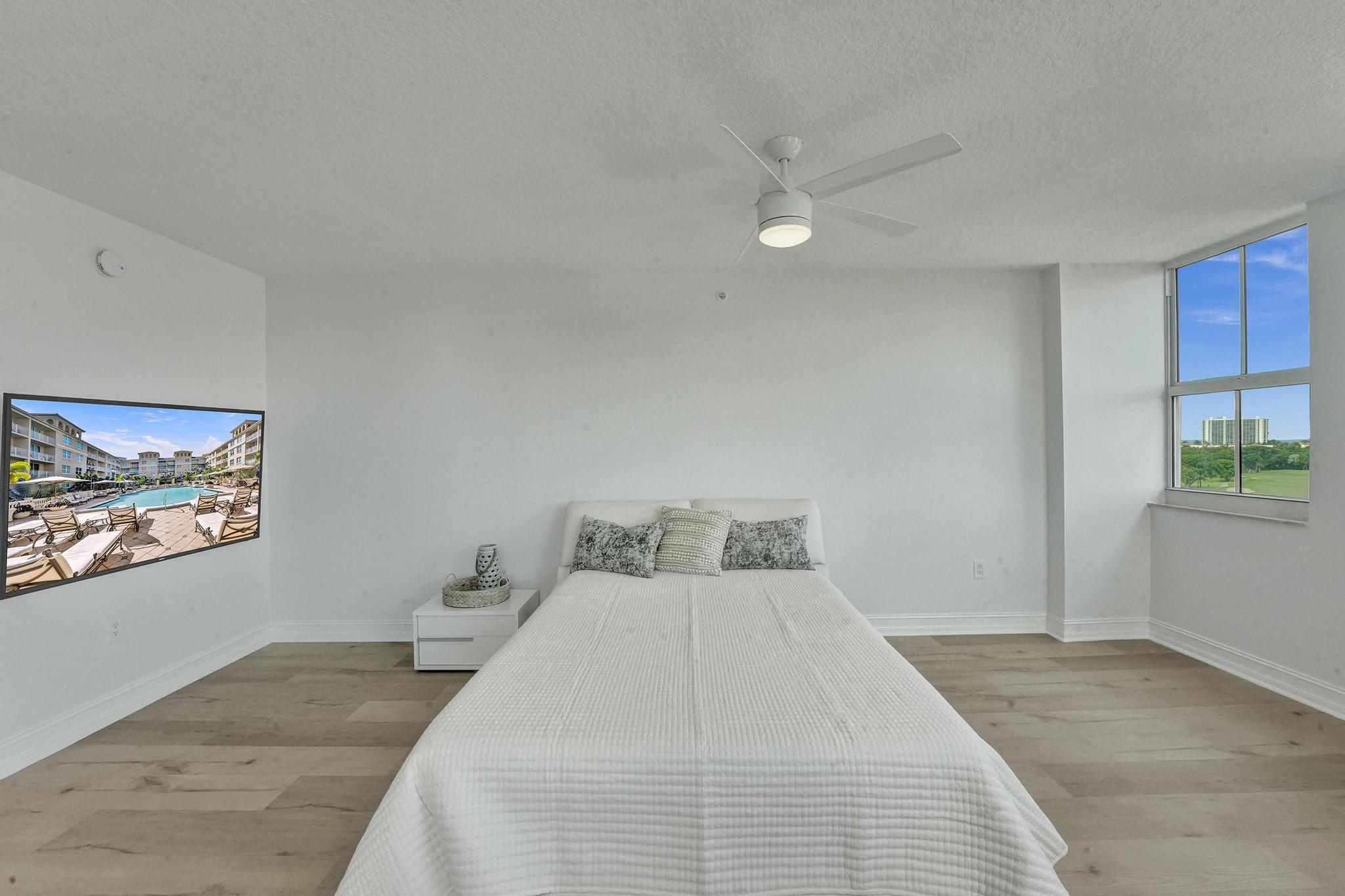 99 Southeast Mizner Boulevard, Unit 719 Boca Raton, FL 33432 - Photo 15 of 30 Primary Bedroom