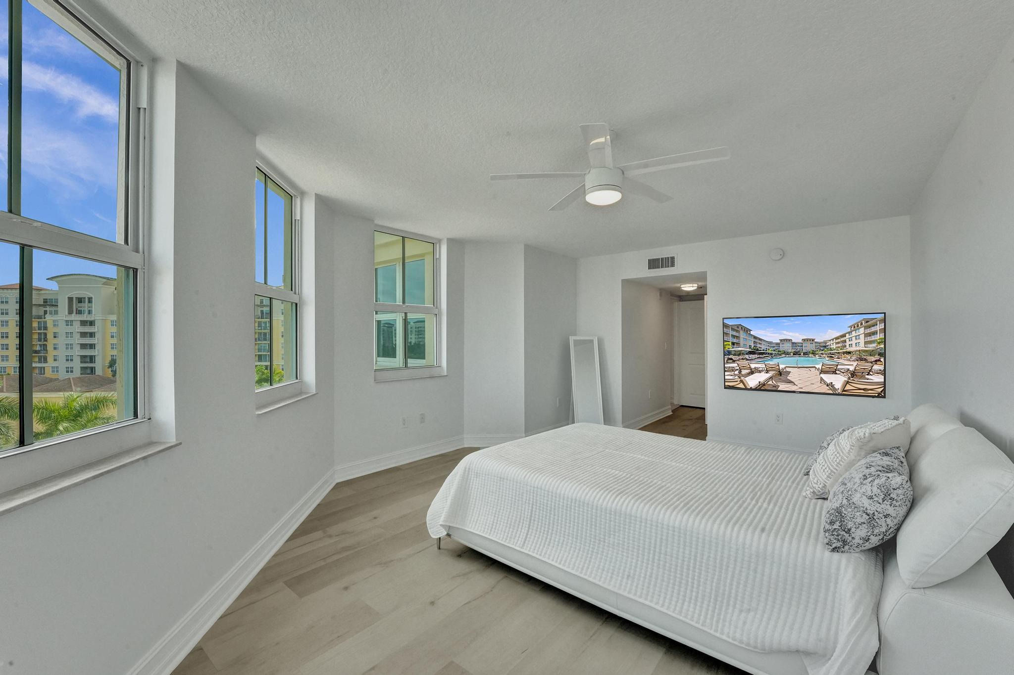 99 Southeast Mizner Boulevard, Unit 719 Boca Raton, FL 33432 - Photo 16 of 30 Primary Bedroom