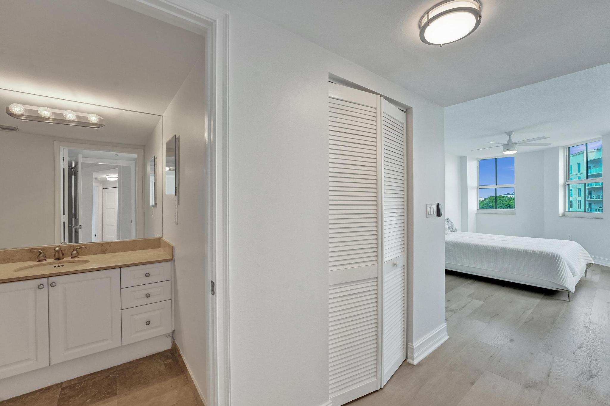 99 Southeast Mizner Boulevard, Unit 719 Boca Raton, FL 33432 - Photo 17 of 30 Primary Bedroom Suite