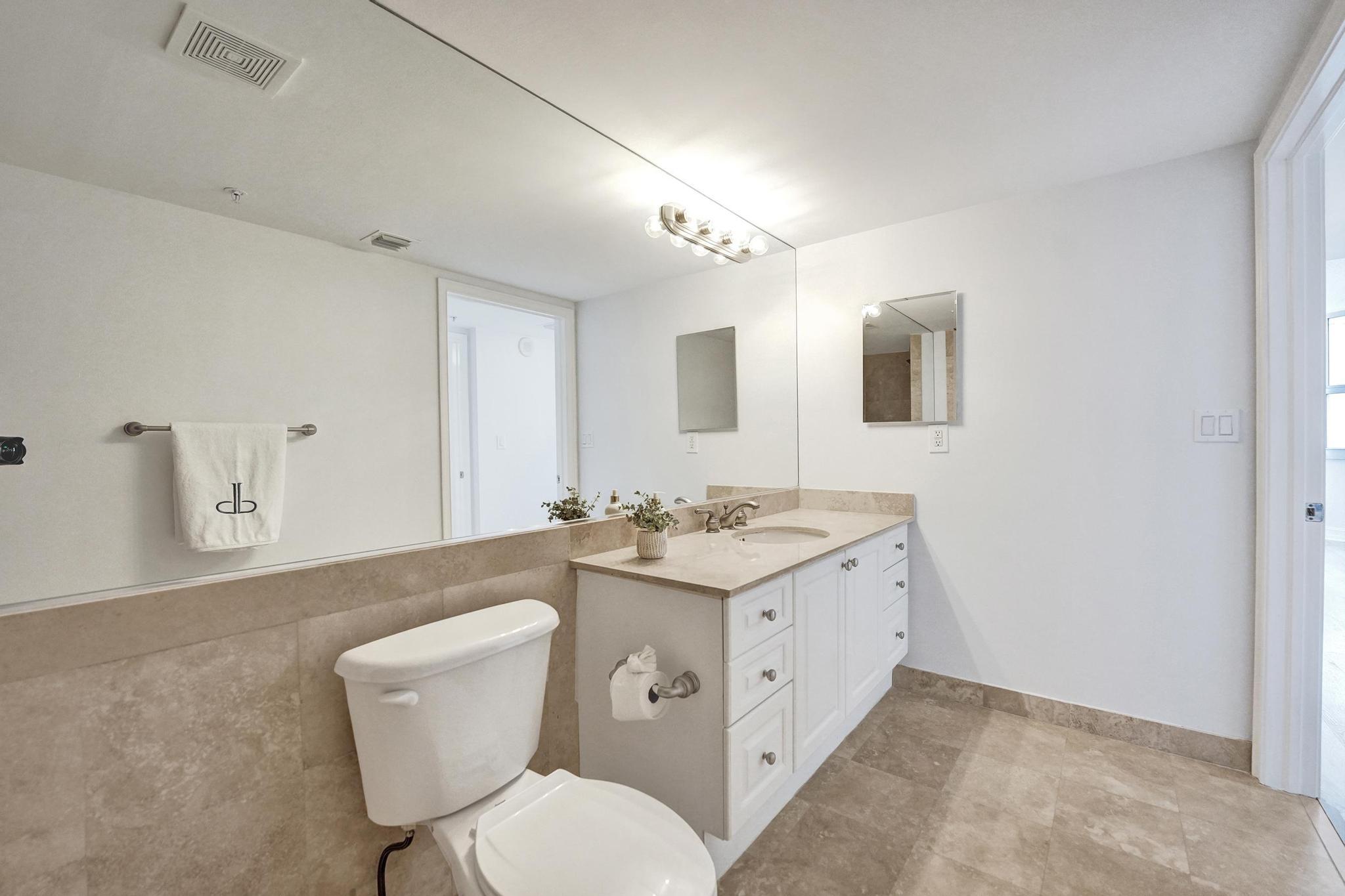 99 Southeast Mizner Boulevard, Unit 719 Boca Raton, FL 33432 - Photo 19 of 30 Primary Bath
