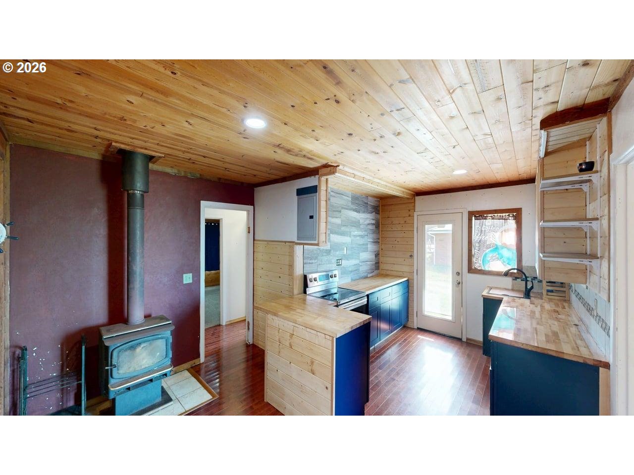 33620 Ophir Road Gold Beach, OR 97444 - Photo 26 of 44 Living Room