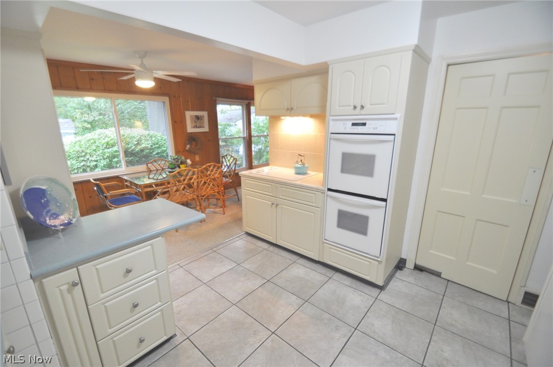 1378 Dorsh Road Cleveland, OH 44121 - Photo 9 of 32
