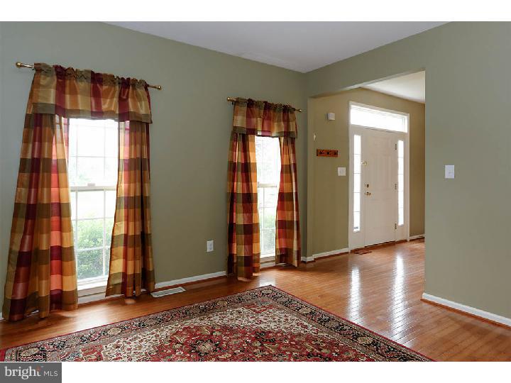 829 Middlesborough Way Mickleton, NJ 08056 - Photo 13 of 25 Living Room