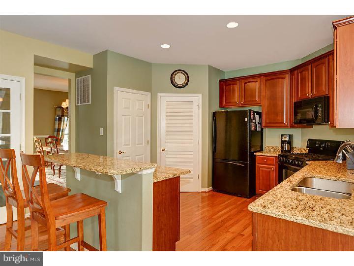 829 Middlesborough Way Mickleton, NJ 08056 - Photo 9 of 25 Kitchen