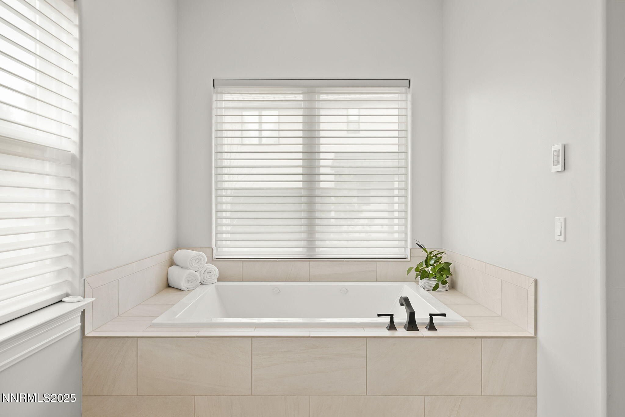 5072 Bordeaux Court Reno, NV 89511 - Photo 20 of 50 Jetted Tub