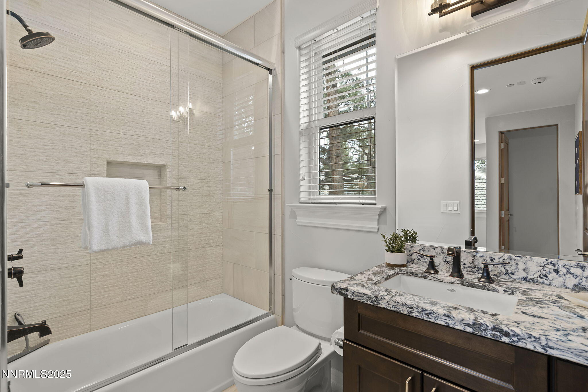 5072 Bordeaux Court Reno, NV 89511 - Photo 29 of 50 Guest bath upstaris