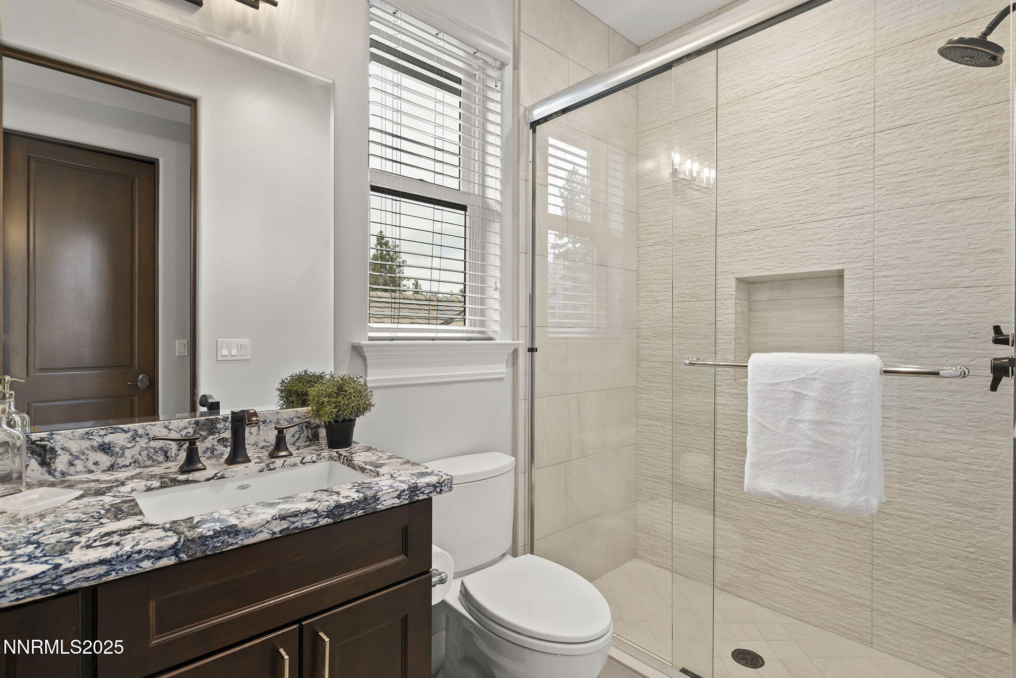 5072 Bordeaux Court Reno, NV 89511 - Photo 31 of 50 Guest Bath upstairs