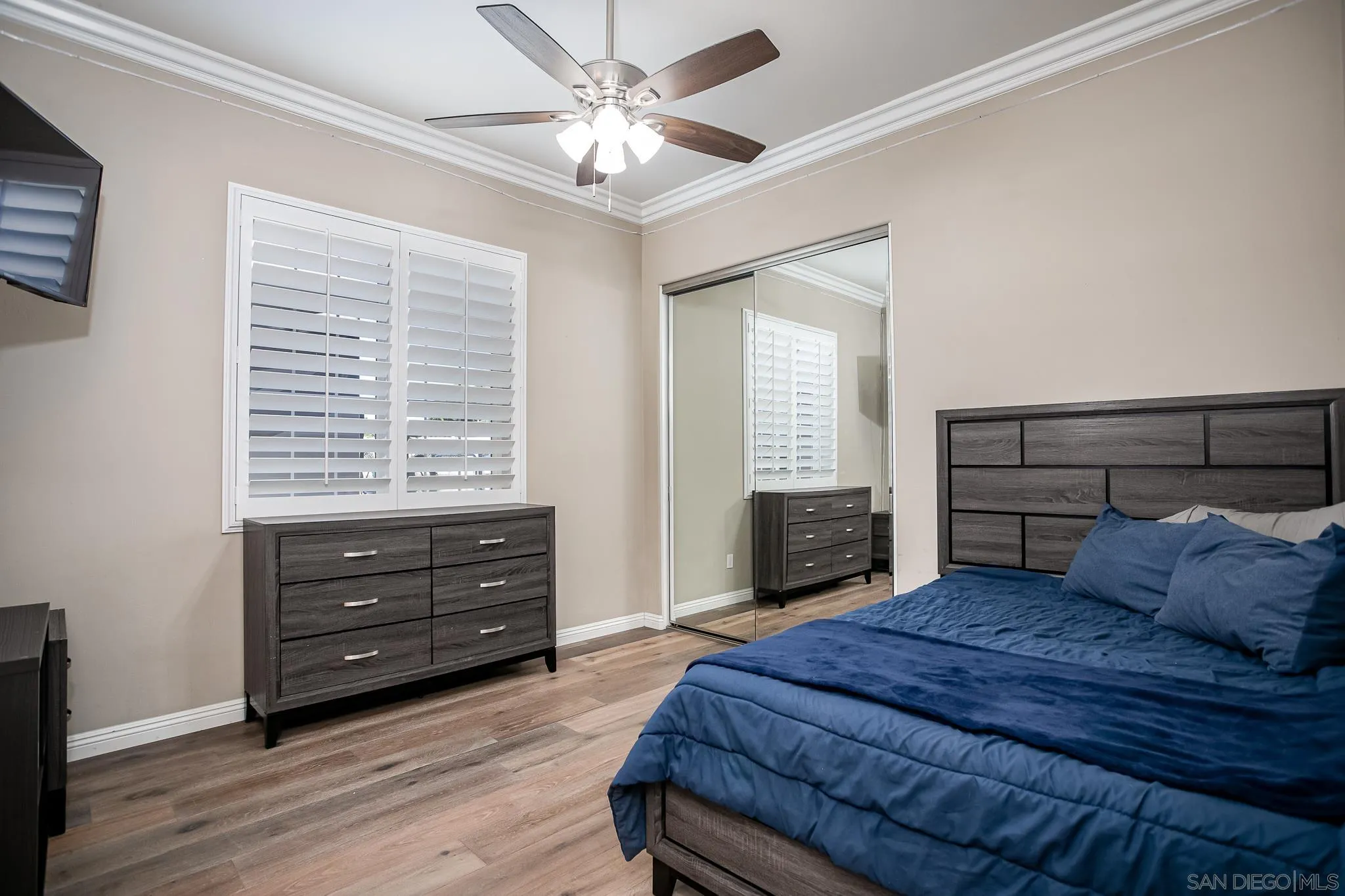 1090 Heritage Ranch Road Ramona, CA 92065 - Photo 25 of 49 a bedroom with a bed and a dresser