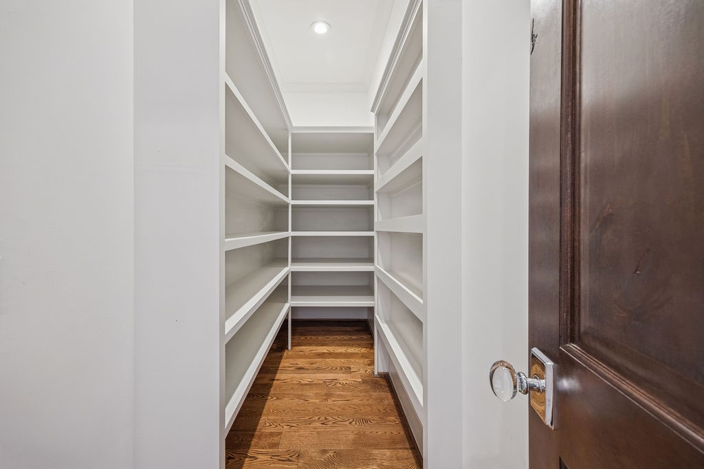 510 East 27th Street Houston, TX 77008 - Photo 8 of 34 Pantry.