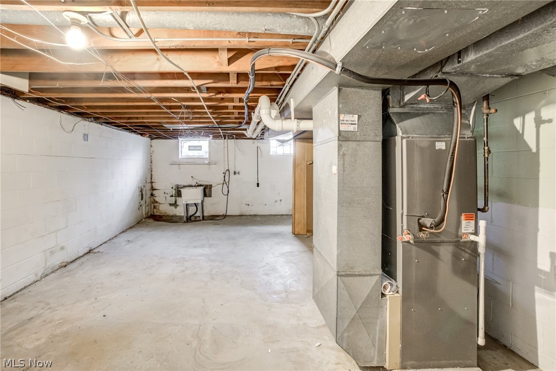 18212 Cornwall Road Cleveland, OH 44119 - Photo 18 of 22