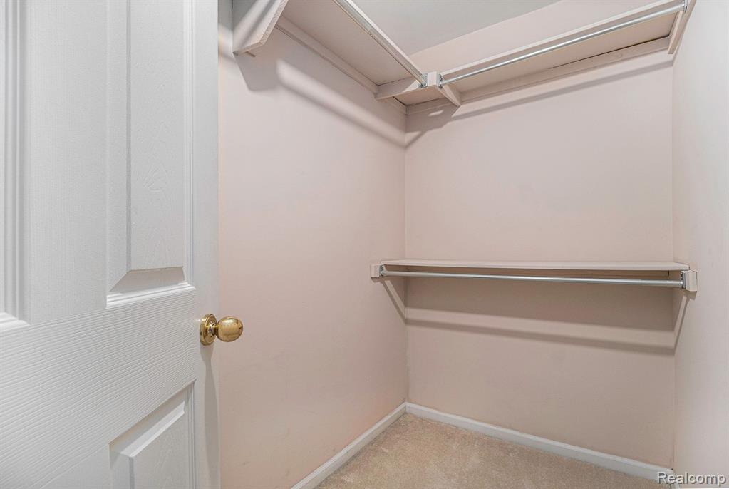4670 Covington Court Rochester, MI 48306 - Photo 17 of 39