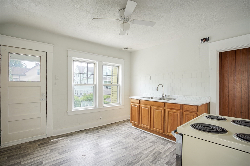25-27 Virginia Street, Unit 27 Springfield, MA 01108 - Photo 5 of 20
