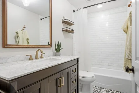 $599,999 | 1000 Liberty Park Drive, Unit 204, Austin, TX 78746