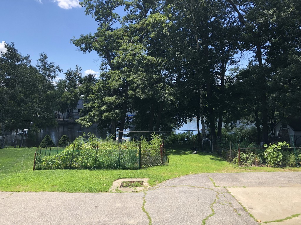 25 Hall Road Webster, MA 01570 - Photo 7 of 28