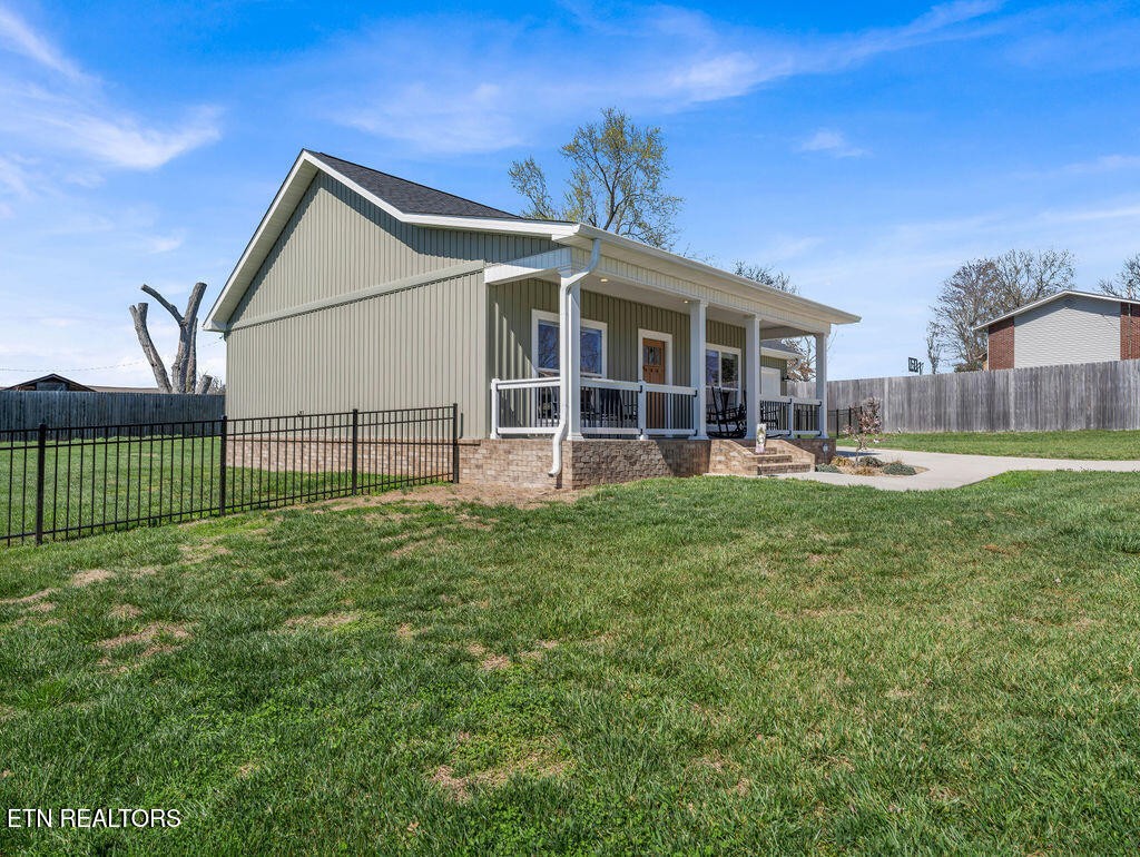 660 Mize Circle Seymour, TN 37865 - Photo 3 of 46 a front view of a house with a yard
