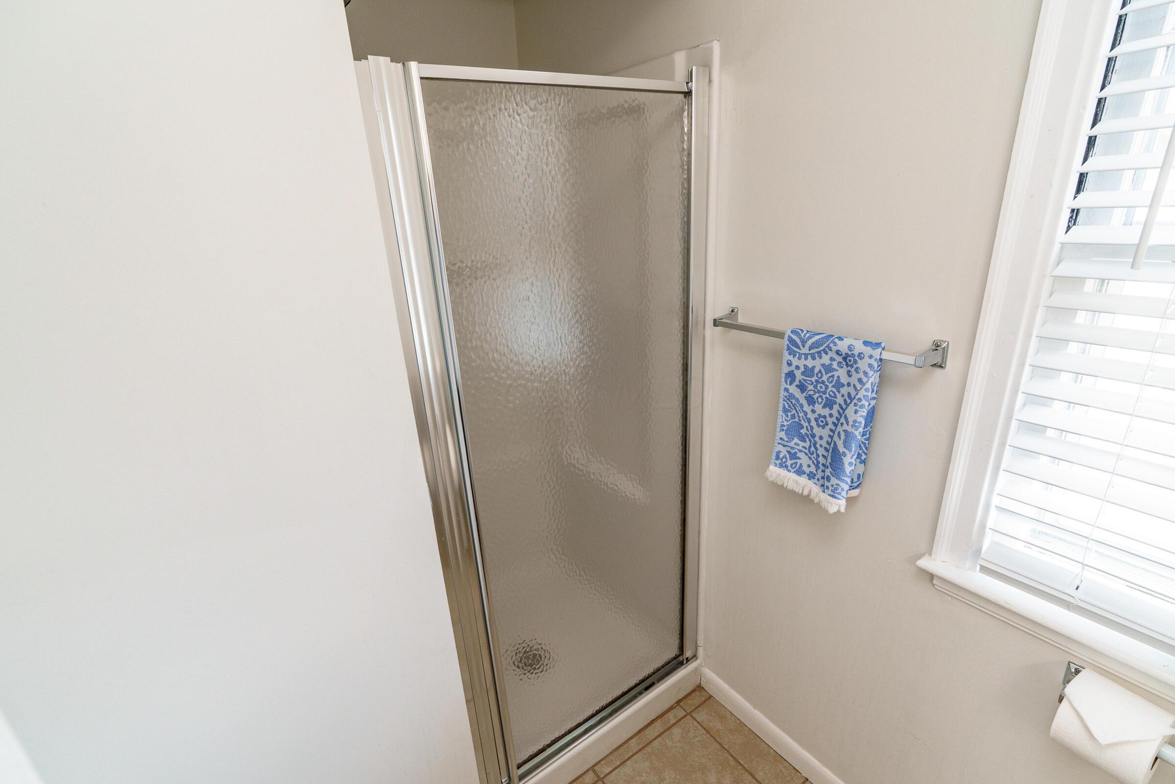 284 South Stanwood Road Columbus, OH 43209 - Photo 45 of 60 Ensuite full bathroom