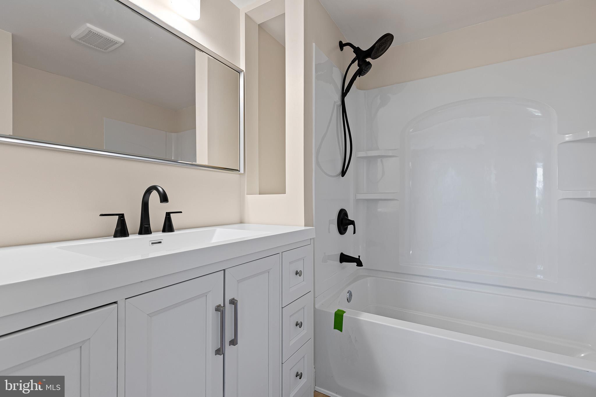 563 Rosedale Road Kennett Square, PA 19348 - Photo 14 of 18 Main bed full bathroom