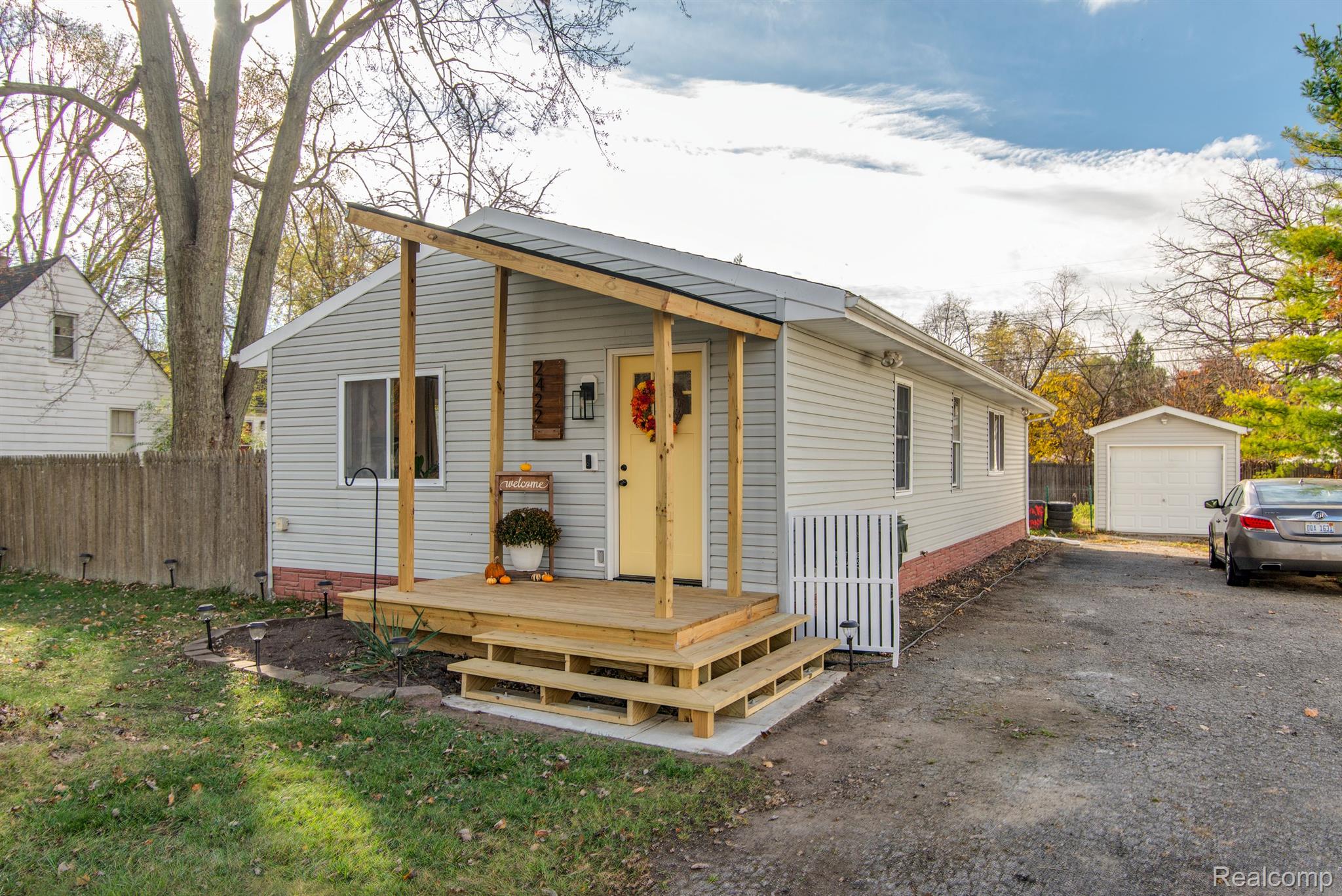 2422 Hessel Avenue Rochester, MI 48307 - Photo 2 of 24 Gallery Image 2