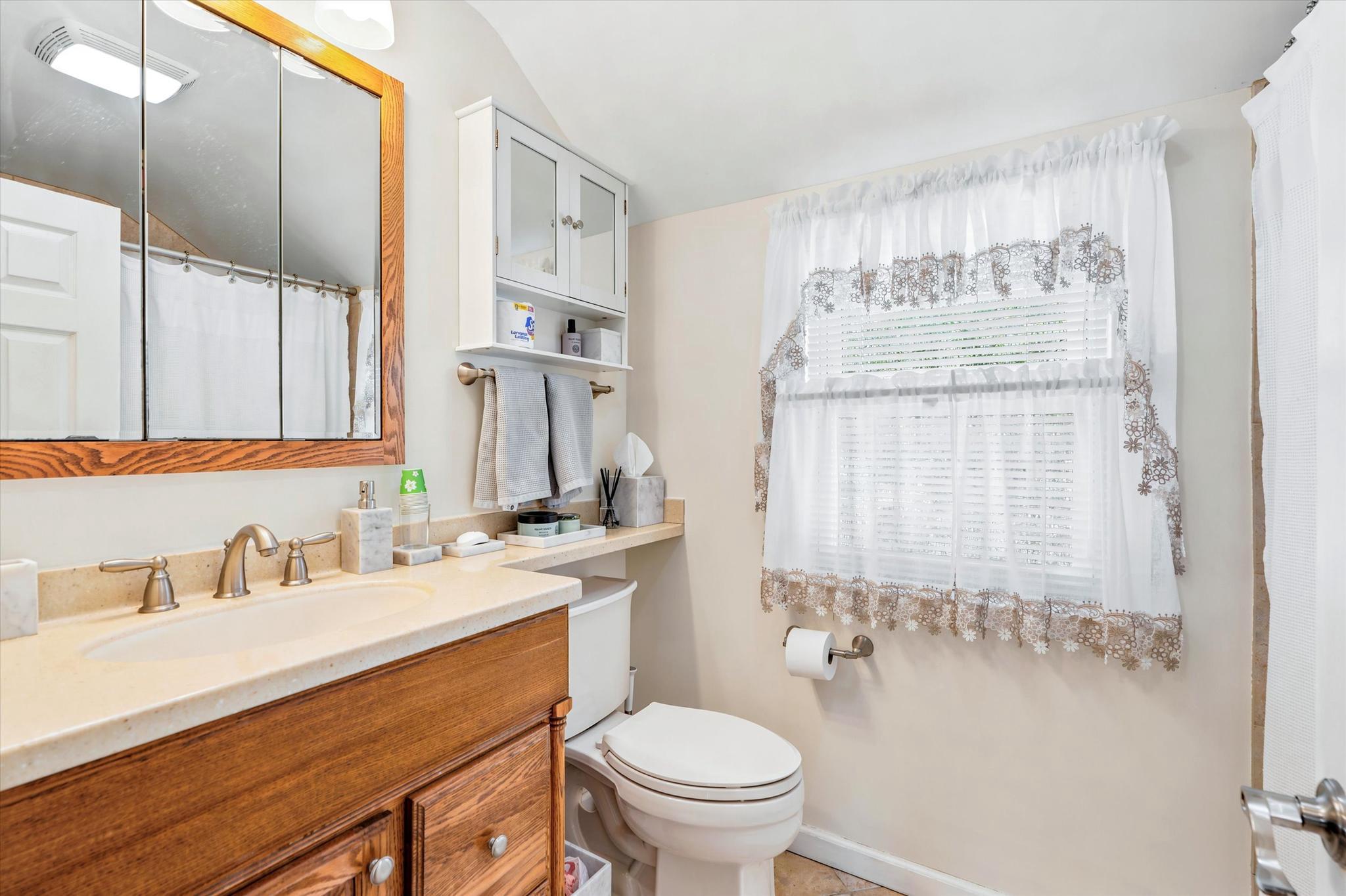 408 Maplewood Road Springfield, PA 19064 - Photo 18 of 24 Full bathroom second floor