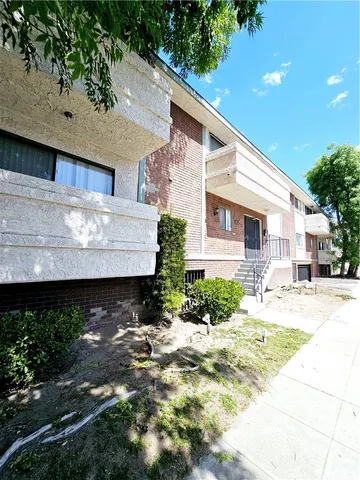 a view of a house with a yard and garage