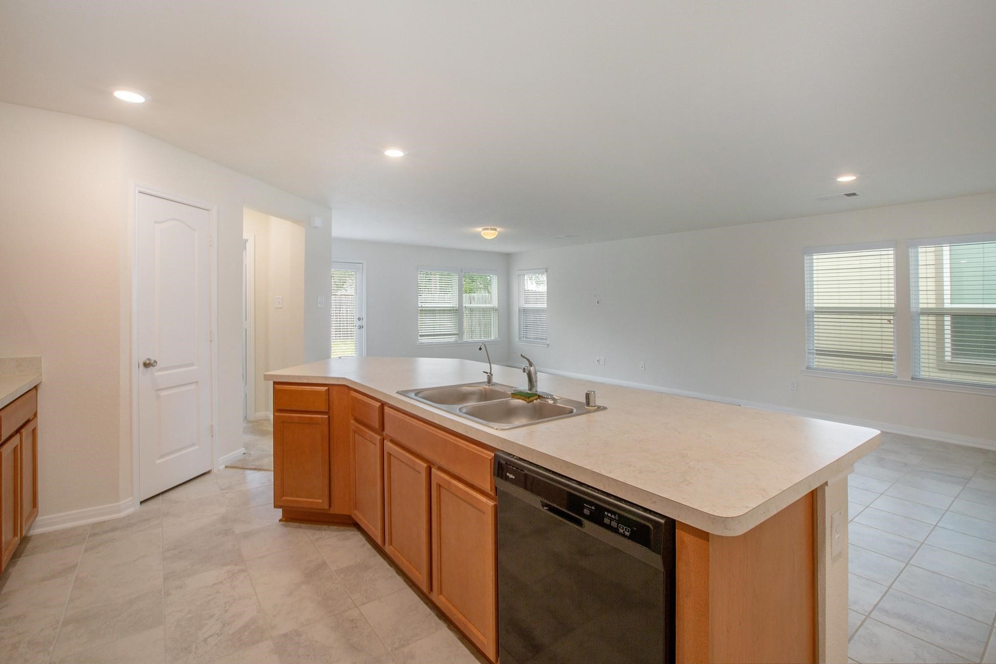 6855 Knoll Spring Way Houston, TX 77084 - Photo 7 of 14 Gallery Image 7