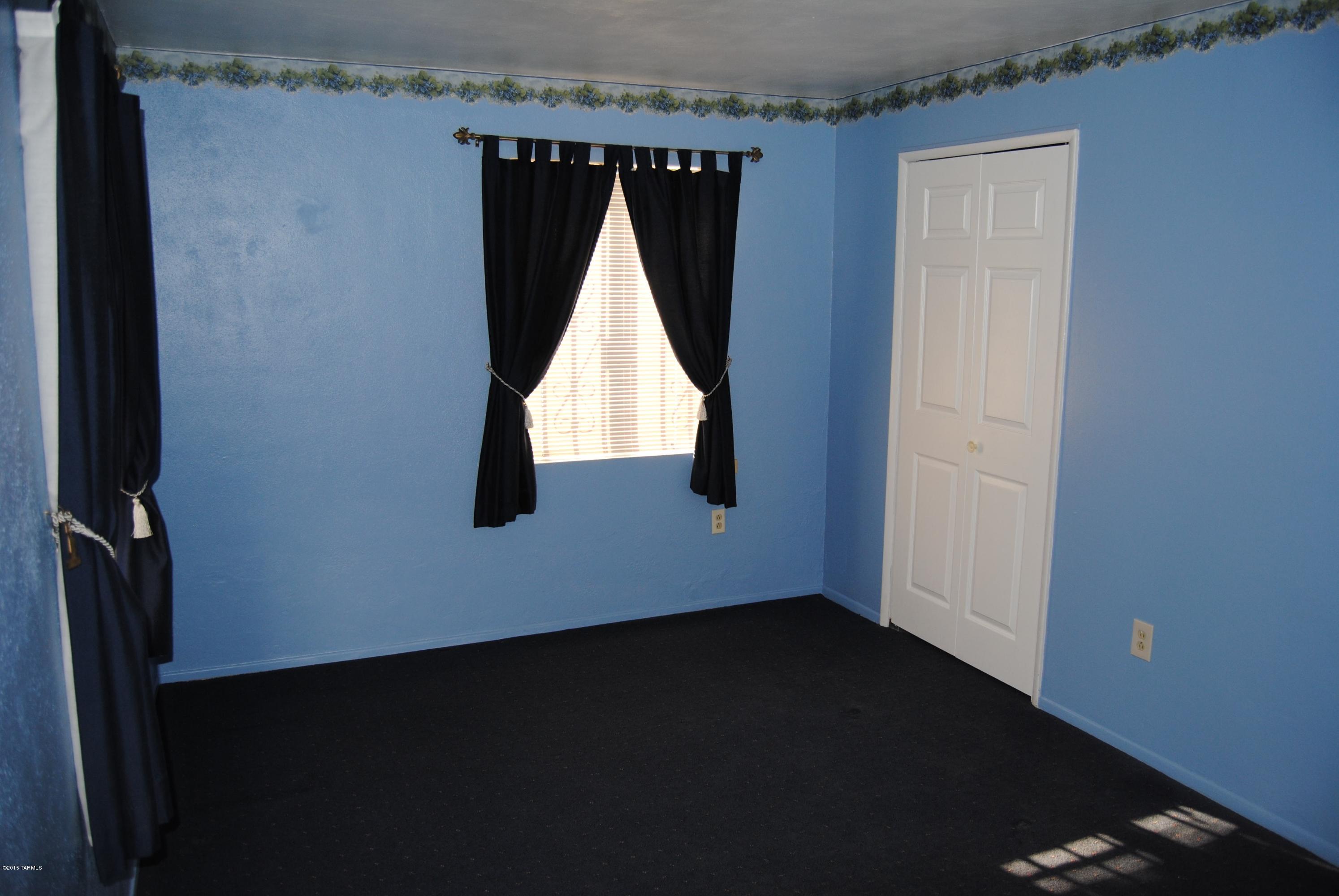 1607 West Roger Road Tucson, AZ 85705 - Photo 9 of 14 an entryway
