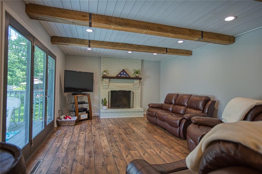 592 Ridgeview Lane Columbus, IN 47201 - Photo 8 of 19 Gallery Image 8