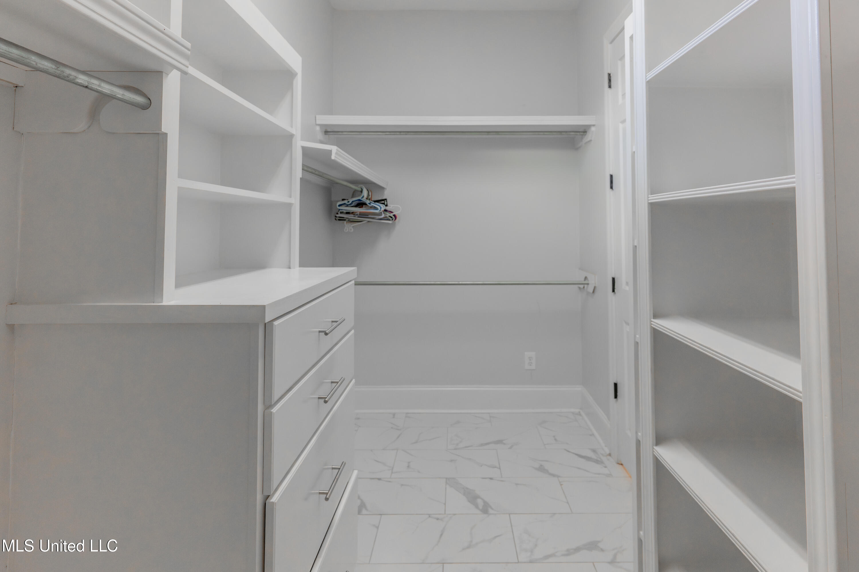 118 View Pointe Drive Clinton, MS 39056 - Photo 53 of 99 44-PrimaryCloset