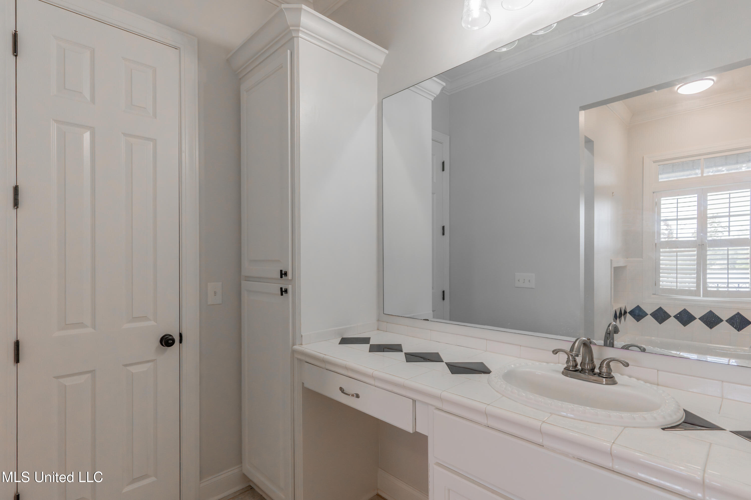 118 View Pointe Drive Clinton, MS 39056 - Photo 66 of 99 61-JackandJillBathroom