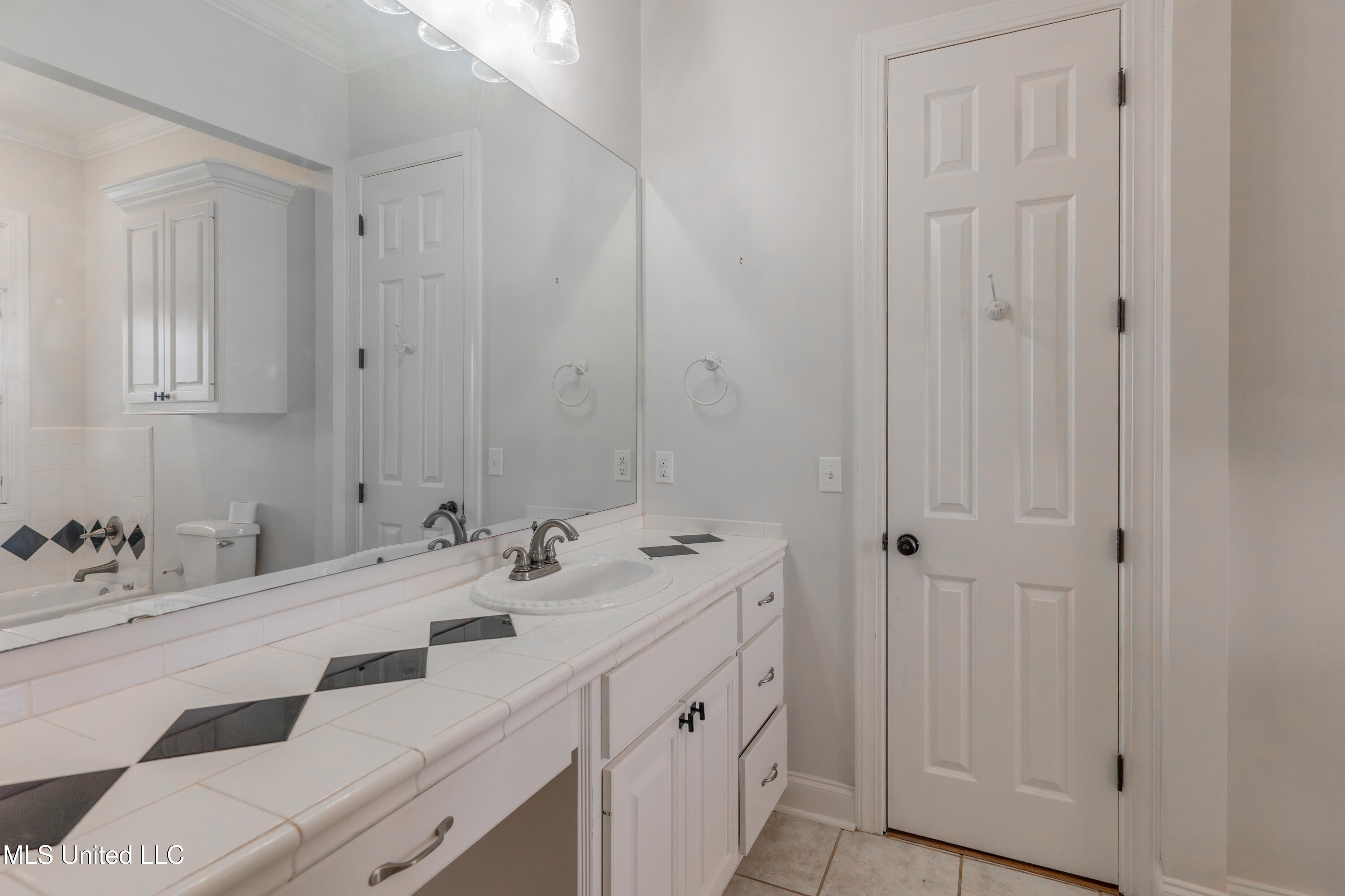 118 View Pointe Drive Clinton, MS 39056 - Photo 68 of 99 58-JackandJillBathroom