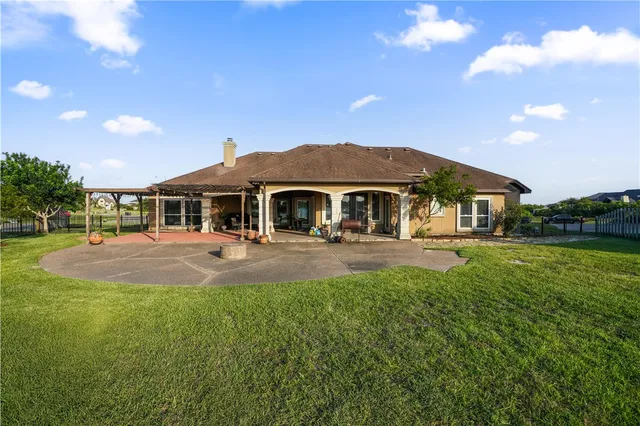 $699,900 | 8401 Lago Vista Drive, Corpus Christi, TX 78414