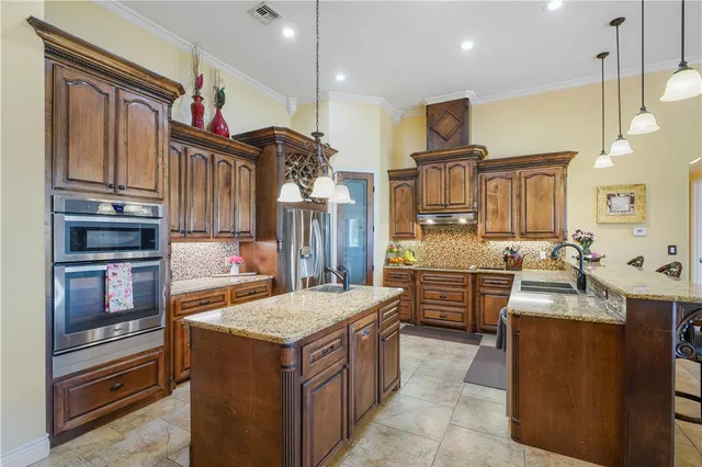 $699,900 | 8401 Lago Vista Drive, Corpus Christi, TX 78414